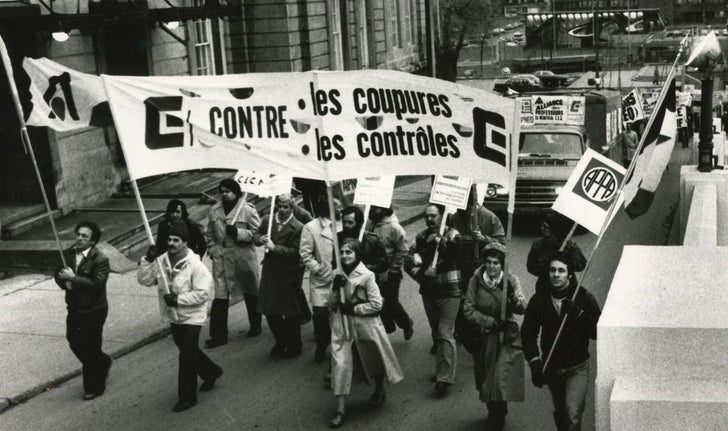 Une manifestation pour dénoncer les coupes budgétaires en éducation des adultes, en 1988, à Montréal.