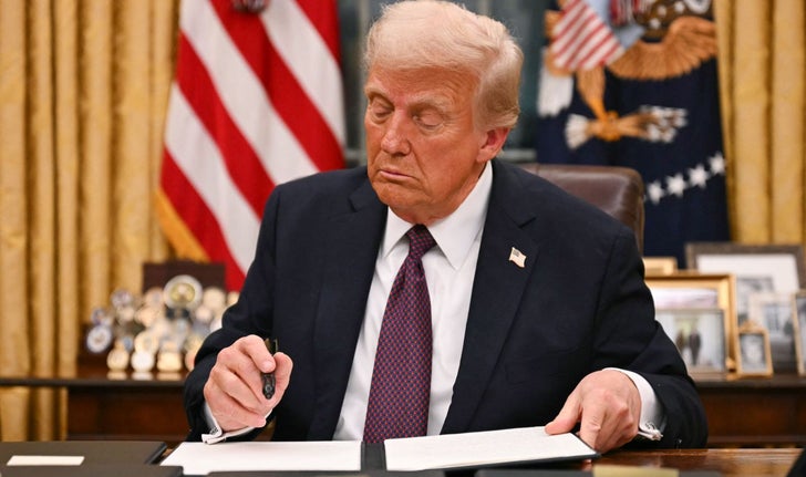 Le président Trump a signé le 20 janvier un décret revenant sur le droit du sol, un principe consacré par le 14e amendement de la Constitution américaine.