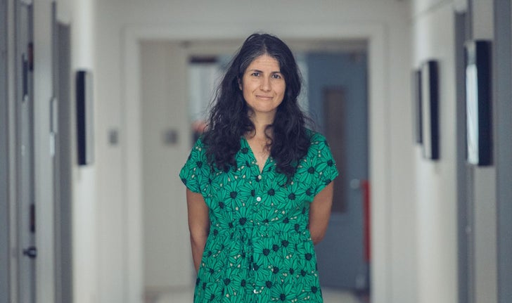 L’autrice et psychiatre Ouanessa Younsi, de l’hôpital en santé mentale Albert-Prévost, à Montréal, se sert de la poésie pour «regarder la mort en face».