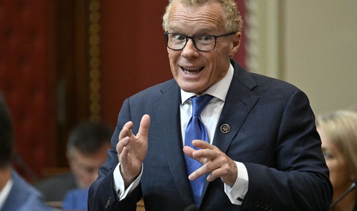 Le ministre québécois du Travail, Jean Boulet, admet avoir été inspiré par de récents conflits de travail, comme ceux qui ont touché les traversiers, la transformation alimentaire et le transport scolaire.